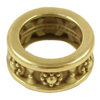 Gold band ring